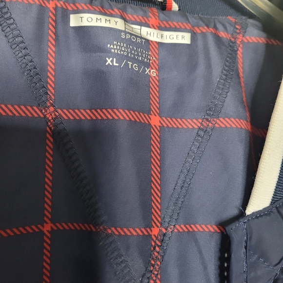 Tommy Hilfiger puffer jacket - Picture 3 of 5